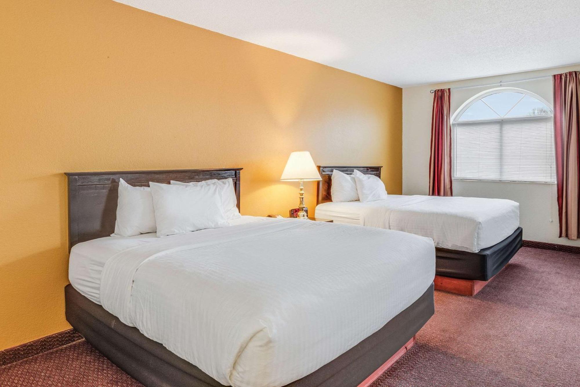 Econo Lodge Whitehall Near Michigan'S Adventure Exteriér fotografie